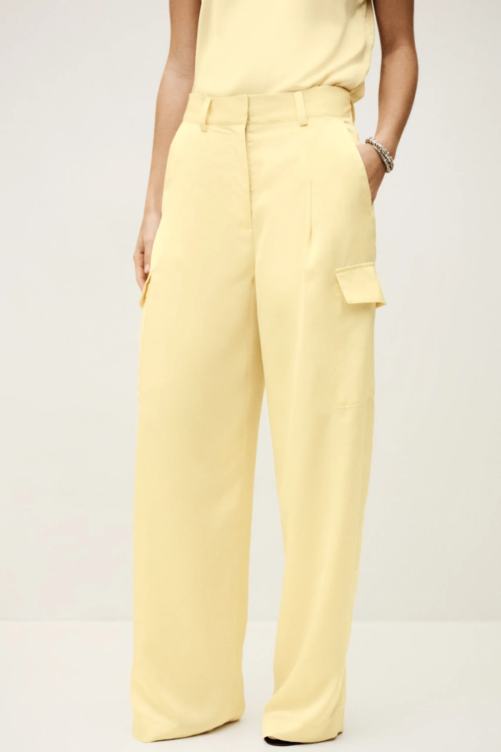 CARY pantalón cargo ancho € 215
